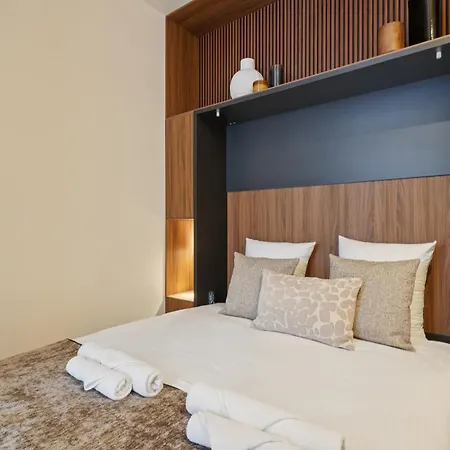 Lavie Maison - Eiffel Balneo Hotell *