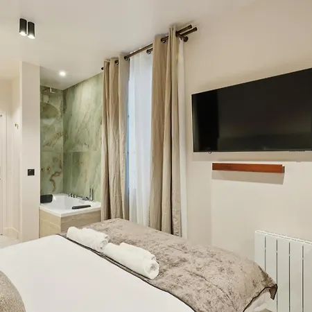 Lavie Maison Elevated By The Eiffel Tower Paryż