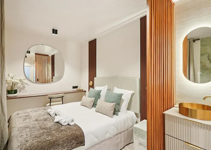 Lavie Maison Elevated By The Eiffel Tower *